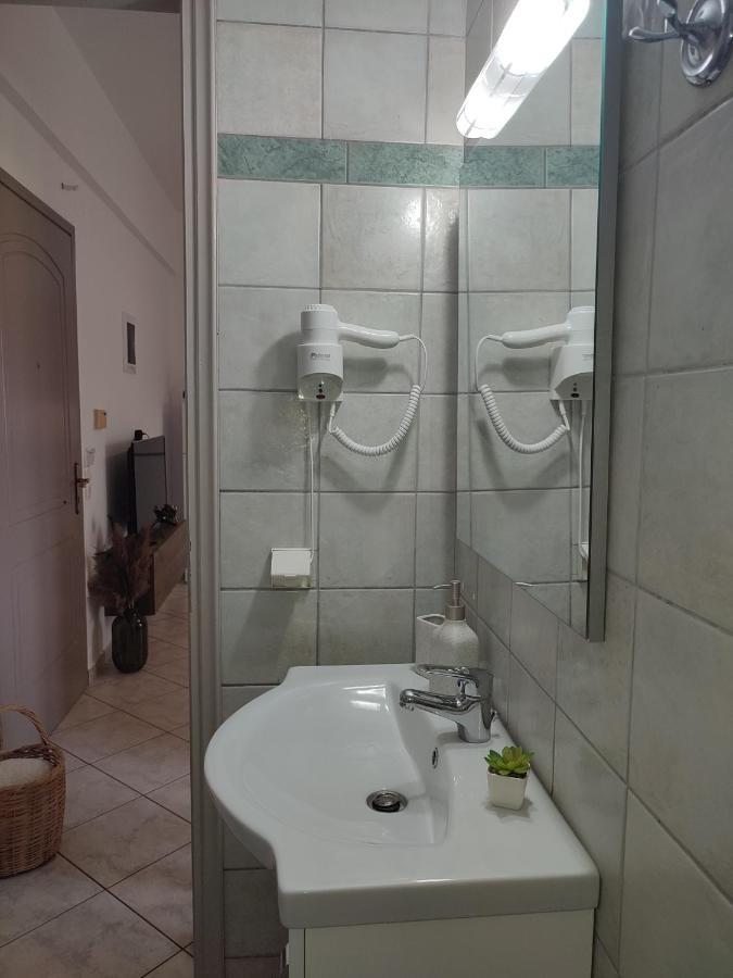 Olive House Apartment Moírai